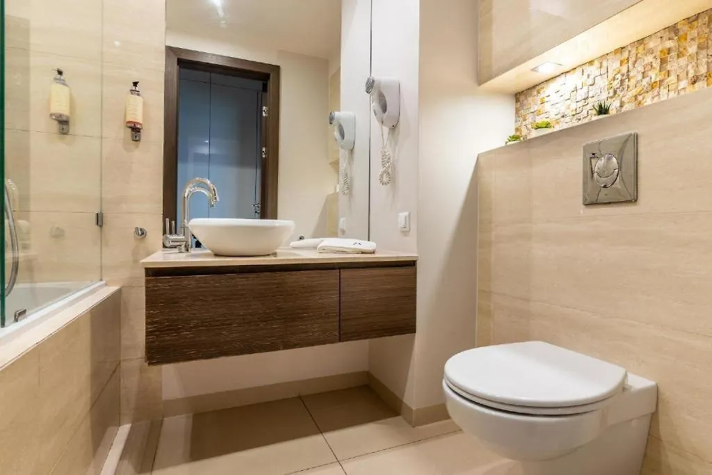 Platinum Tower - City Center - Golden Apartments Warsaw Poland