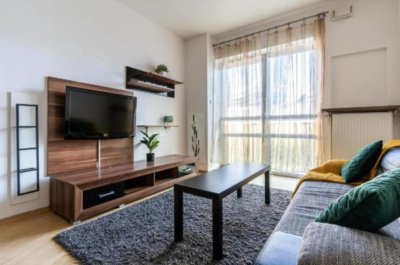 Platinum Tower - City Center - Golden Apartments Warsaw Poland