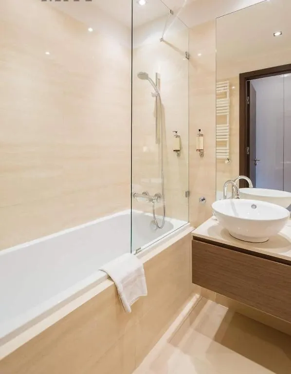 Platinum Tower - City Center - Golden Apartments Warsaw