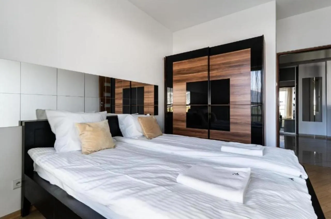 Platinum Tower - City Center - Golden Apartments Warsaw 0*,  Poland